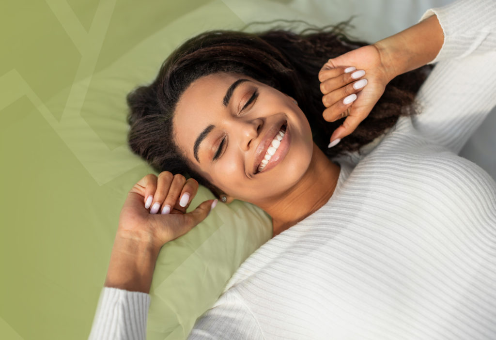 Relação entre o sono e a pele: o sono bem regulado pode interferir na produção de alguns hormônios e na saúde da pele de forma direta.